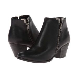 🍃VERY VOLATILE Clover Black Ankle Booties
